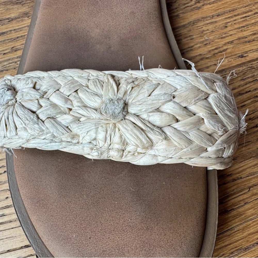 Steve Madden Tan and Cream Raffie Girls Youth 12 Sandals